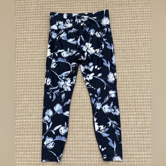 Athleta Water Flower Salutation Leggings Size M - Picture 4 of 5